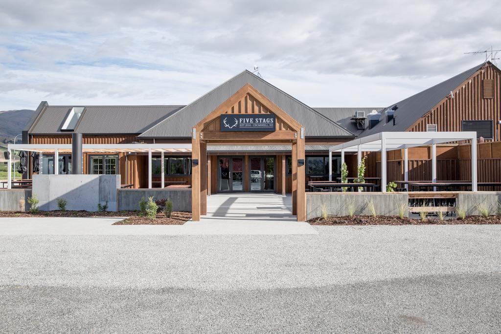 The Harvest Hotel Cromwell Esterno foto