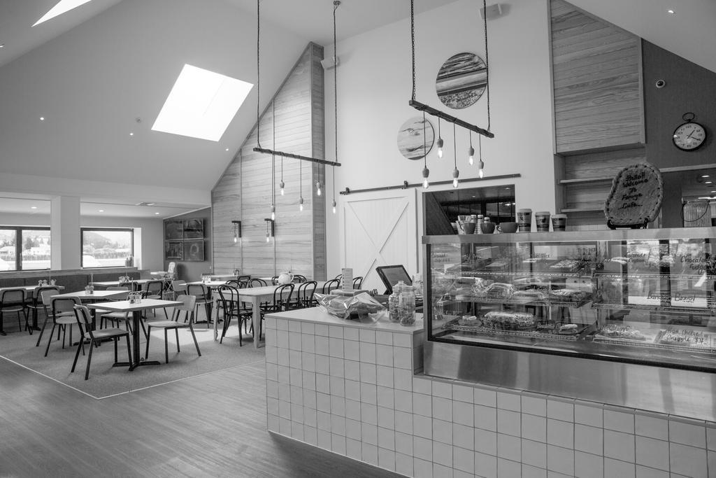The Harvest Hotel Cromwell Esterno foto