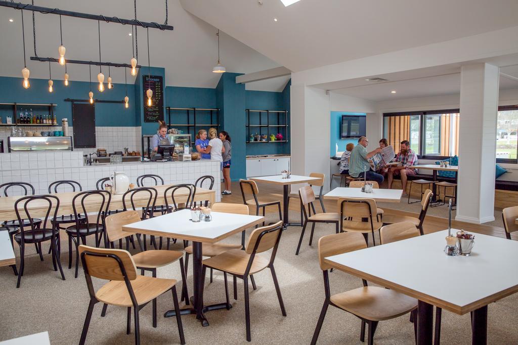 The Harvest Hotel Cromwell Esterno foto